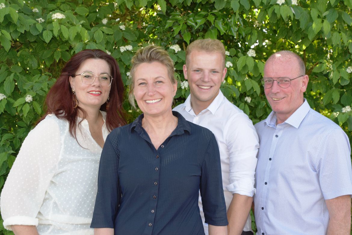 Leden:  Maaike Jans, Inge Miggiels, Rinze Verhoeven, Hans Kersten 